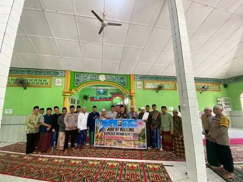 Jumat Keliling di Darussalam, Polsek Batanghari Leko Ajak Warga Aktif Jaga Keamanan Lingkungan