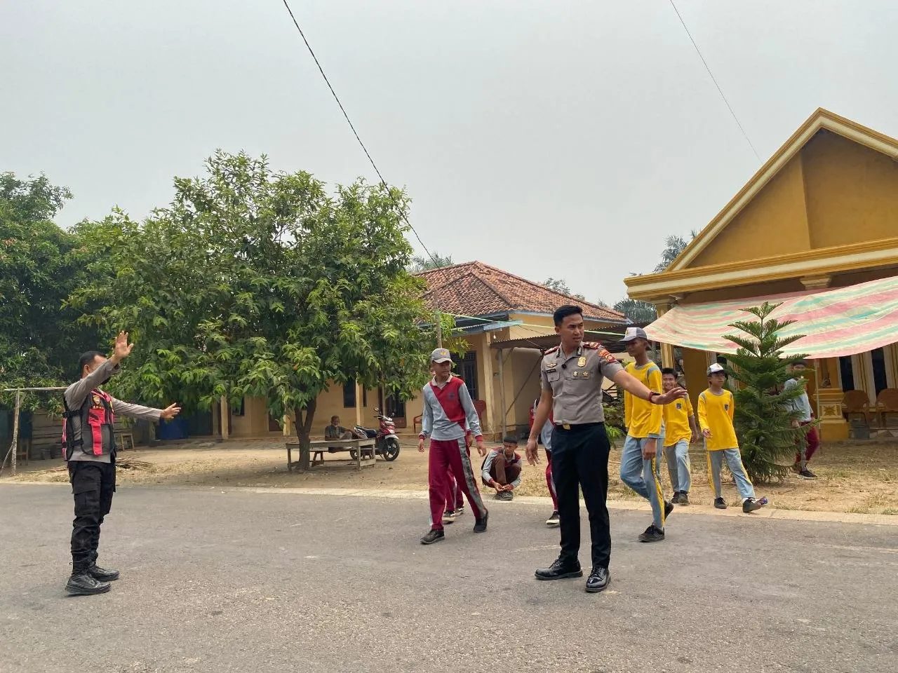 Catatan 27 Oktober: Arus Depan SMA Batanghari Leko Lancar Saat Pengaturan Polisi