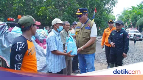 Suku Anak Dalam Termasuk Penerima Sembako pada Kunjungan Toha ke Muara Medak