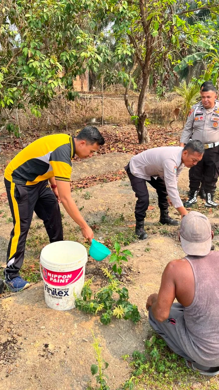 Lingkungan Sehat dan Nyaman Jadi Tujuan Green Policing Polsek Batanghari Leko