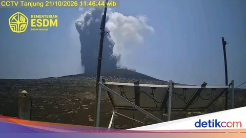 Pukul 11.45 WIB Menjadi Waktu Pencatatan Erupsi Anak Krakatau pada 21 Oktober